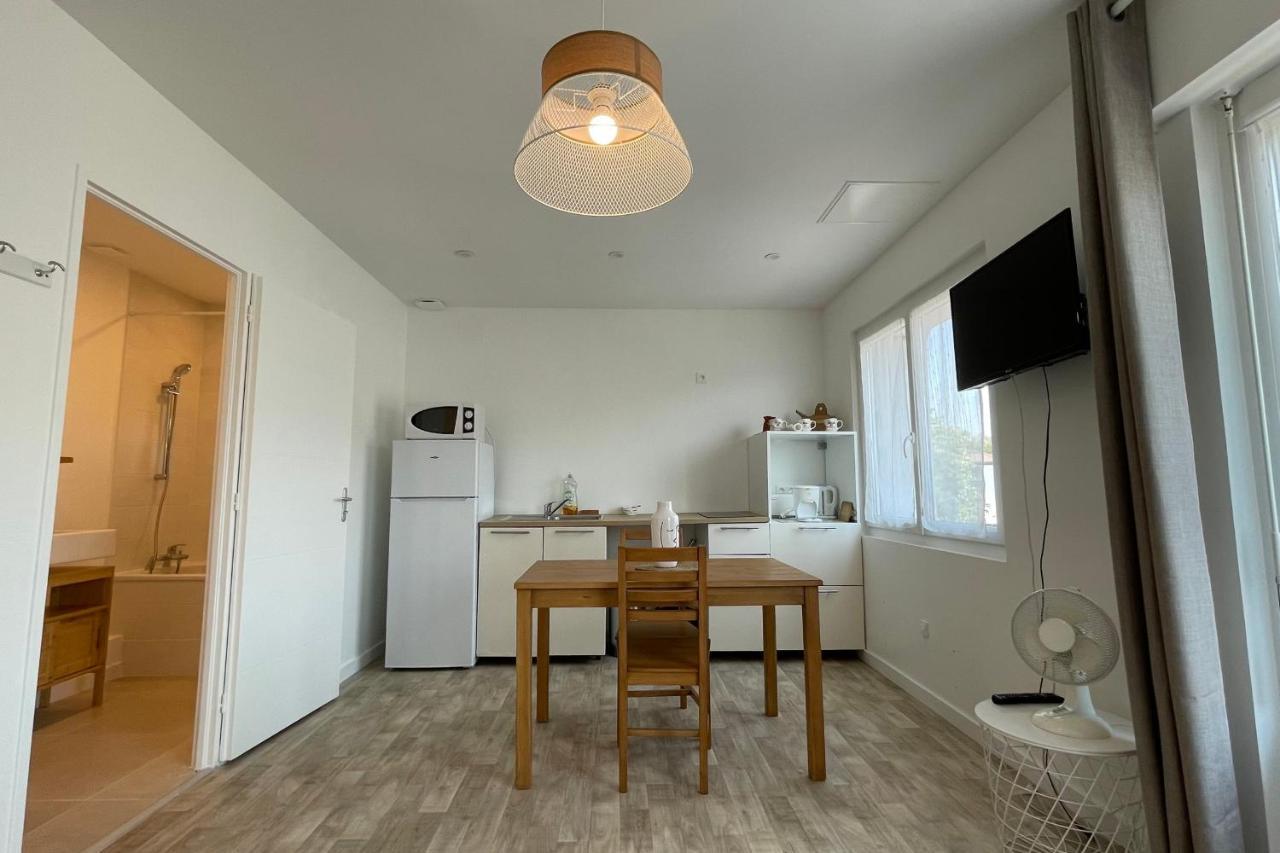 Le Bout Du Lac Studio Renove Avec Balcon Et Vue Sur La Montagne อานซี ภายนอก รูปภาพ